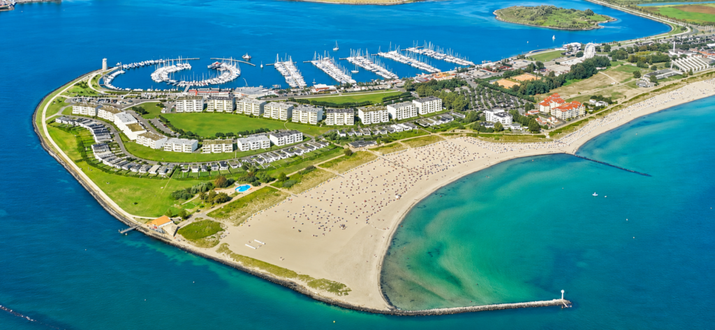 Arne Jacobsen Siedlung und Südstrand aus der Vogelperspektive